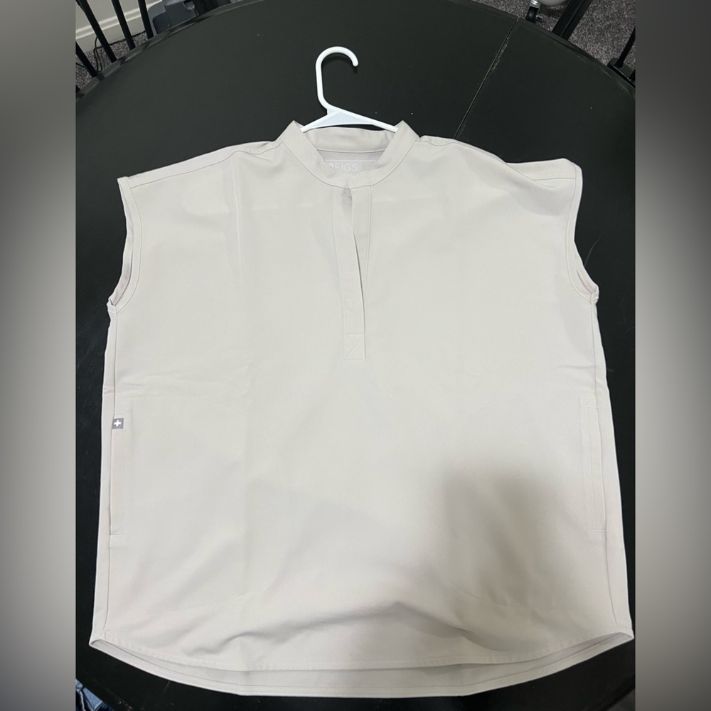 FIGS Technical Scrub Top NWOT